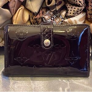 Louis Vuitton Vernis wallet pre owned price is firm